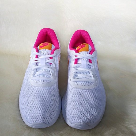 Nike Tanjun Womens Sneakers - Picture 2 of 8